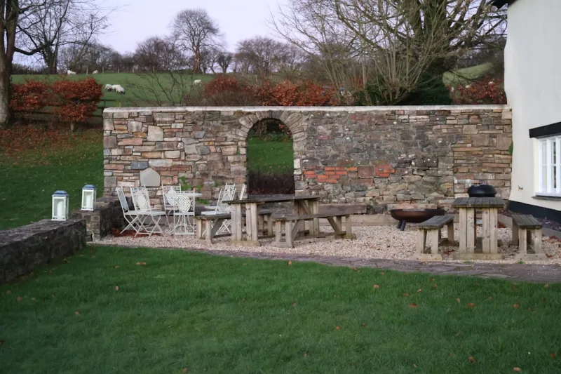 Firewood for Hospitality Venues: How to Source, Store and Manage Fuel at Scale